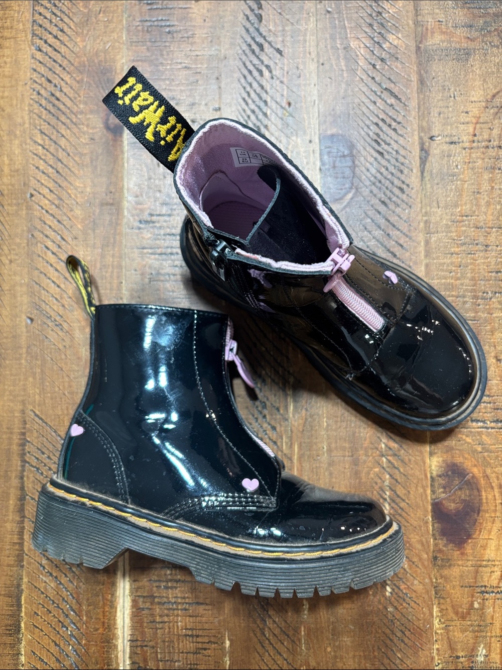 Dr. Martens Junior Heart Nappa Patent Leather Pull On Boots Kids Girls Size 12